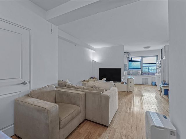9905 63rd Dr Apt 7R, New York City, NY 11374