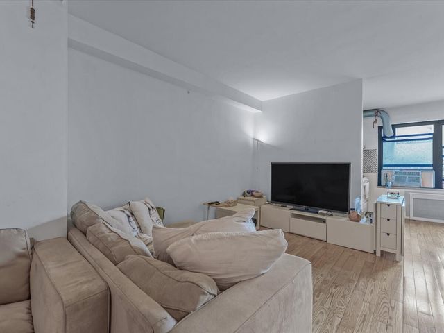 9905 63rd Dr Apt 7R, New York City, NY 11374