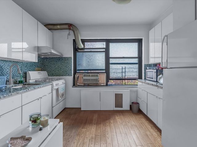 9905 63rd Dr Apt 7R, New York City, NY 11374