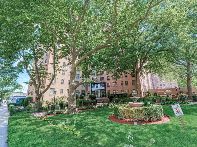 9905 63rd Dr Apt 7R, New York City, NY 11374