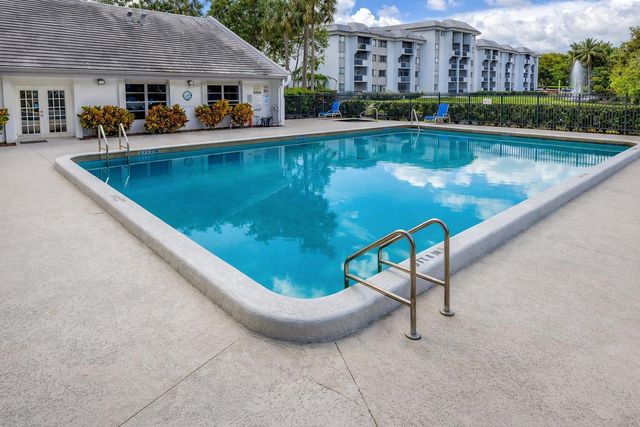 711 N Pine Island Road 210, Plantation, FL 33324