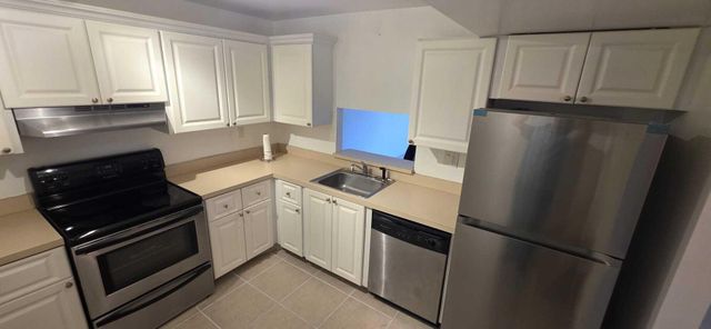 711 N Pine Island Road 210, Plantation, FL 33324