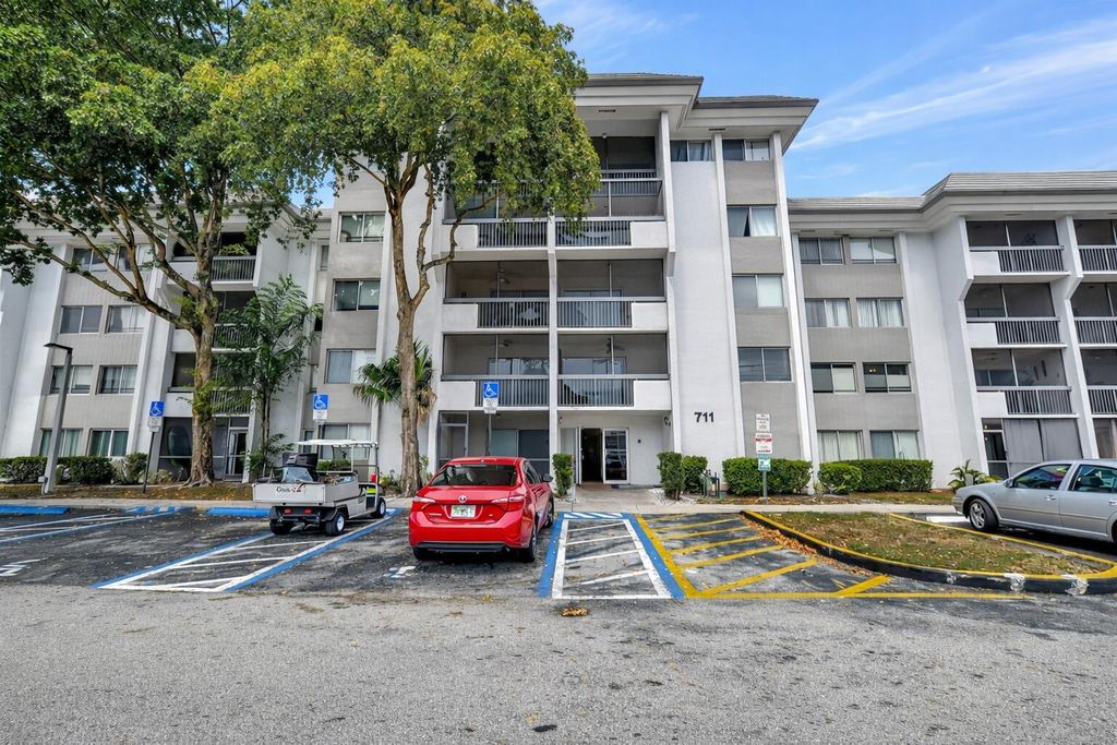 711 N Pine Island Road 210, Plantation, FL 33324
