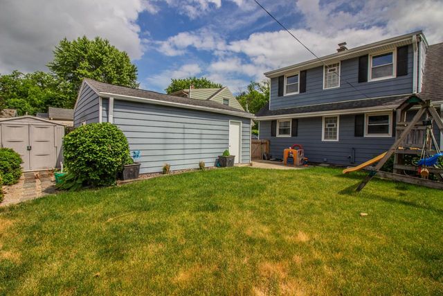 2214 Easy STREET, Waukesha, WI 53188