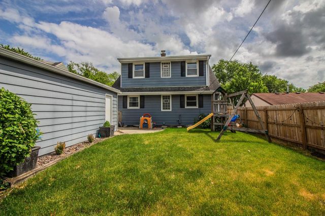 2214 Easy STREET, Waukesha, WI 53188