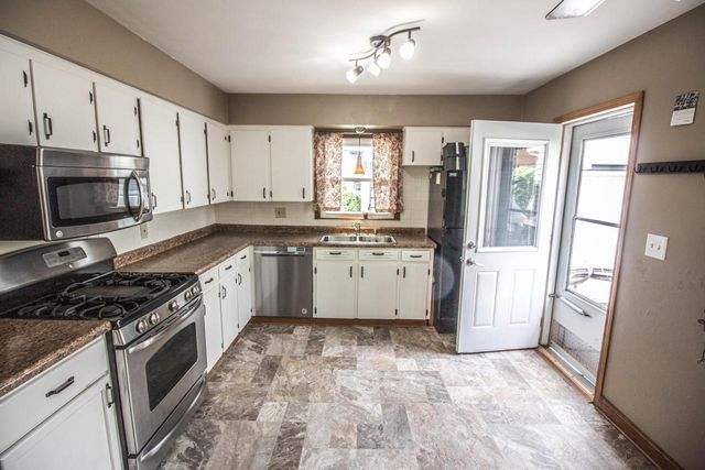 2214 Easy STREET, Waukesha, WI 53188