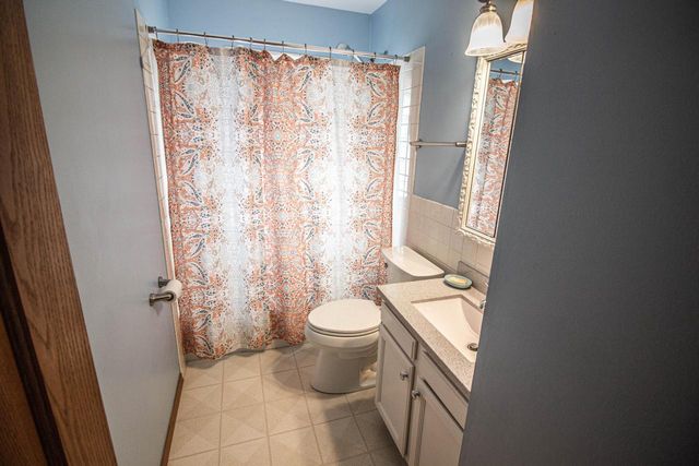2214 Easy STREET, Waukesha, WI 53188