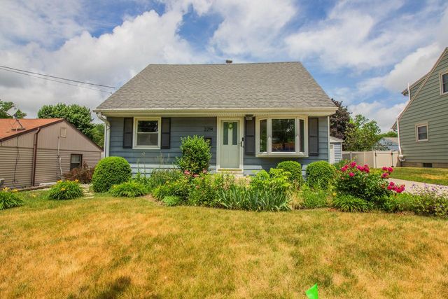 2214 Easy STREET, Waukesha, WI 53188