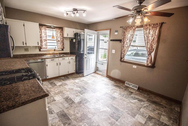 2214 Easy STREET, Waukesha, WI 53188