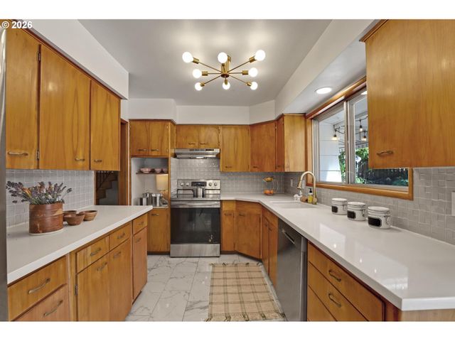 12640 Ne FREMONT St, Portland, OR 97230