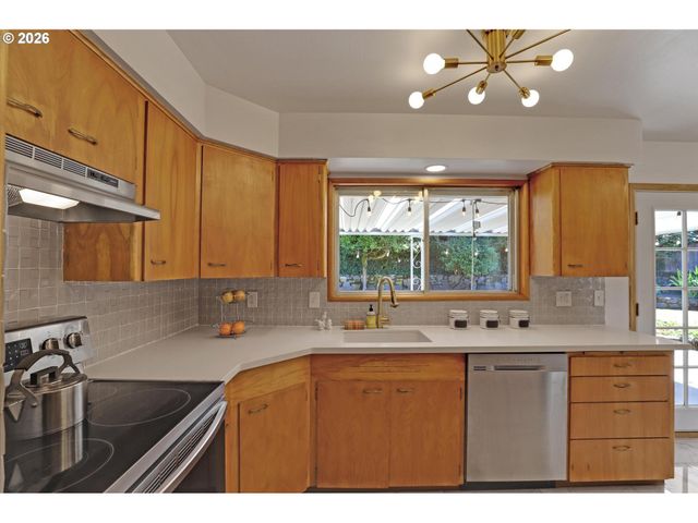 12640 Ne FREMONT St, Portland, OR 97230