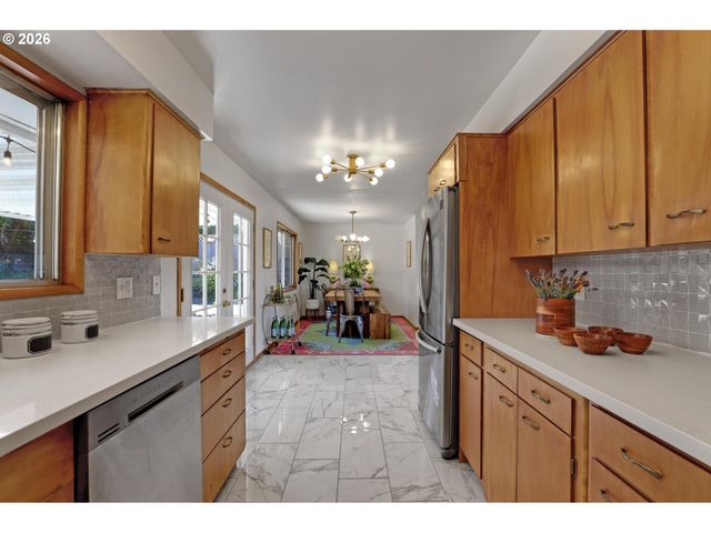12640 Ne FREMONT St, Portland, OR 97230