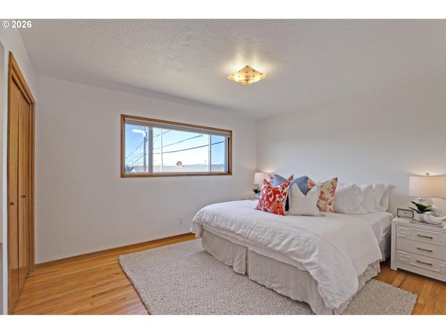 12640 Ne FREMONT St, Portland, OR 97230