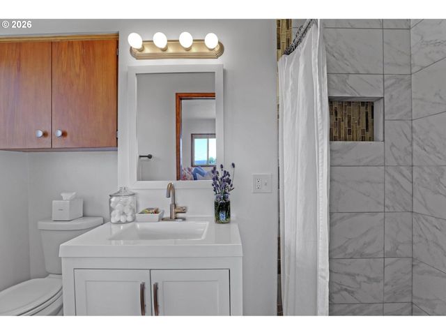 12640 Ne FREMONT St, Portland, OR 97230