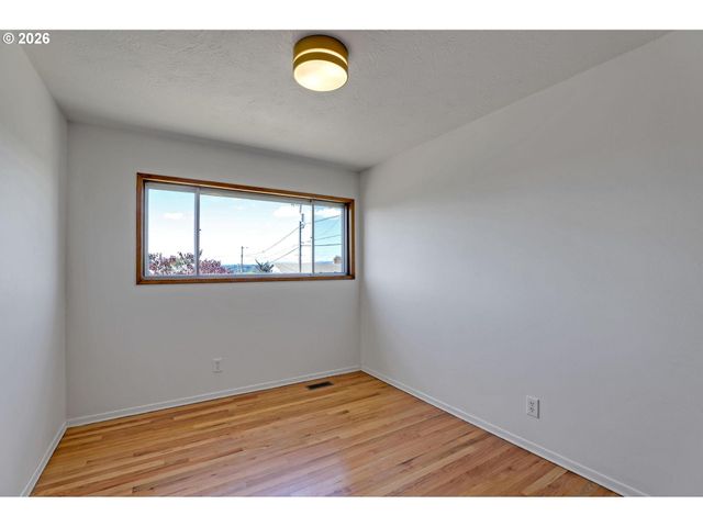12640 Ne FREMONT St, Portland, OR 97230