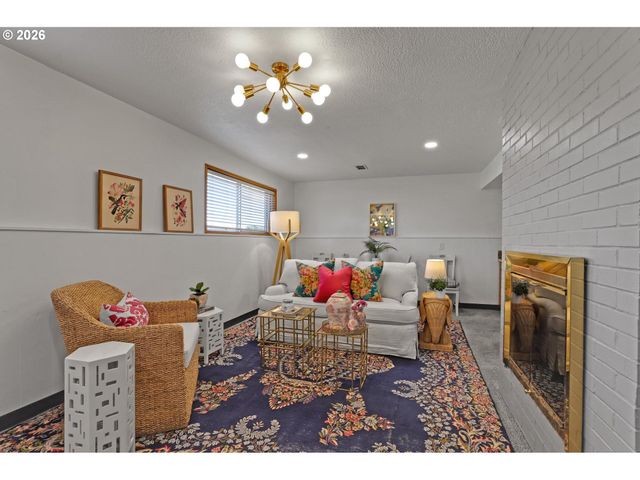 12640 Ne FREMONT St, Portland, OR 97230