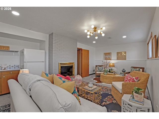 12640 Ne FREMONT St, Portland, OR 97230