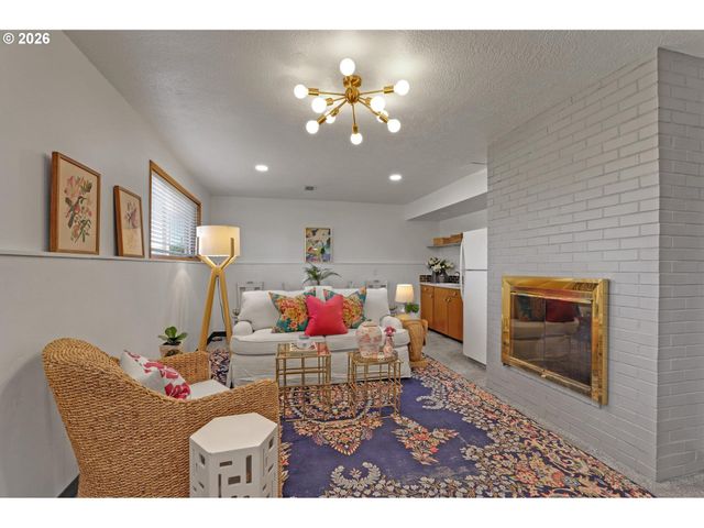 12640 Ne FREMONT St, Portland, OR 97230