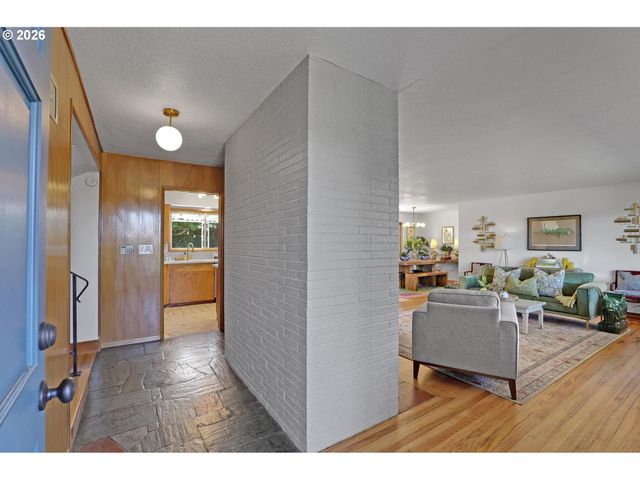12640 Ne FREMONT St, Portland, OR 97230