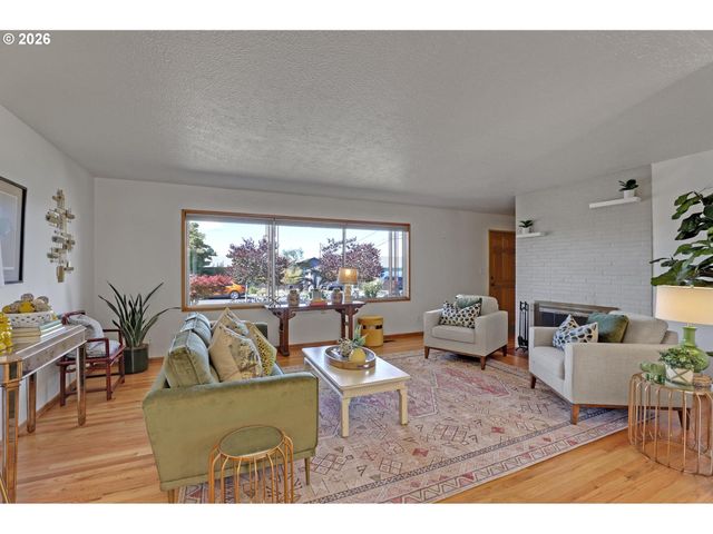 12640 Ne FREMONT St, Portland, OR 97230