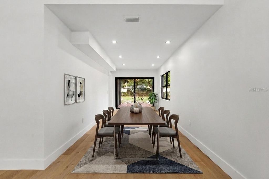 Image 13 of property listing at 605 N WOODLYNNE AVENUE, Tampa, FL 33609