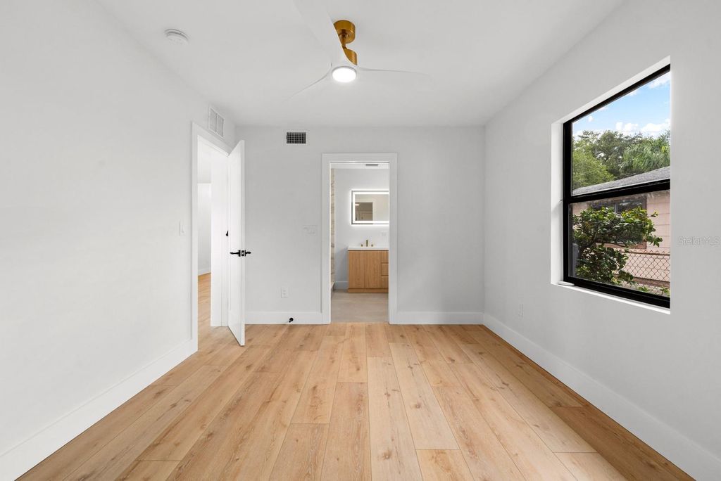Image 18 of property listing at 605 N WOODLYNNE AVENUE, Tampa, FL 33609