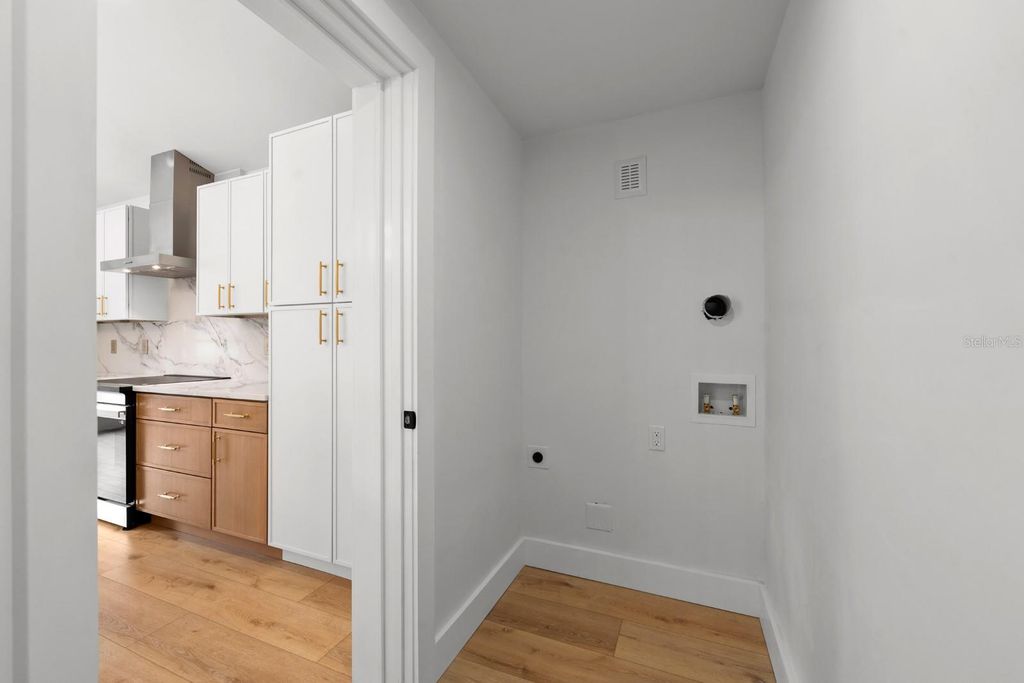 Image 23 of property listing at 605 N WOODLYNNE AVENUE, Tampa, FL 33609