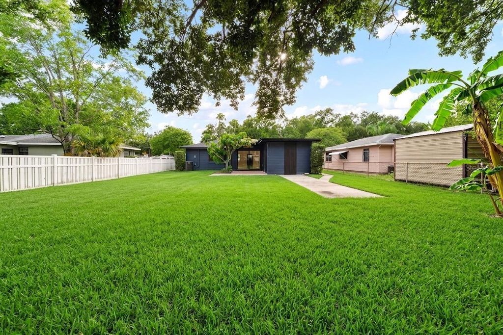 Image 29 of property listing at 605 N WOODLYNNE AVENUE, Tampa, FL 33609