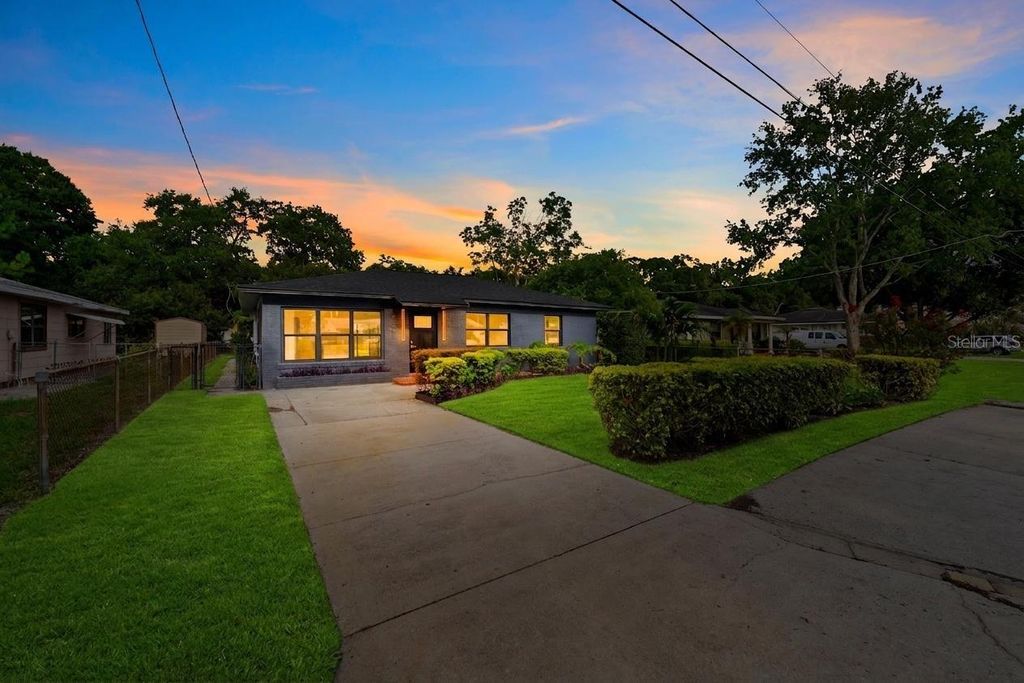 Image 31 of property listing at 605 N WOODLYNNE AVENUE, Tampa, FL 33609