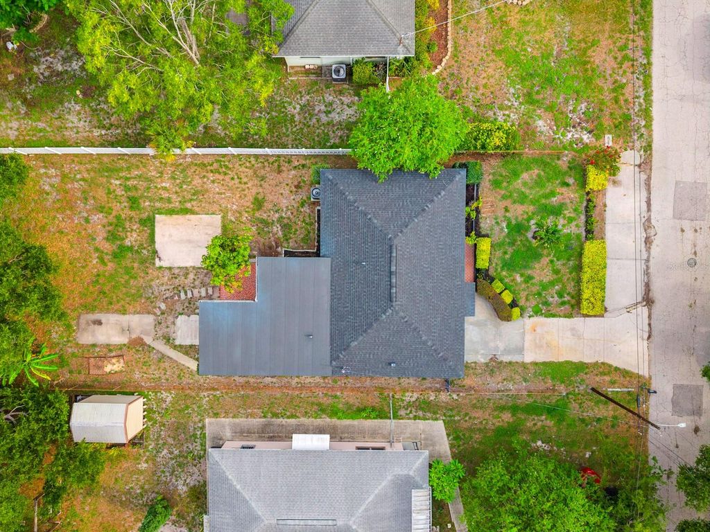 Image 33 of property listing at 605 N WOODLYNNE AVENUE, Tampa, FL 33609