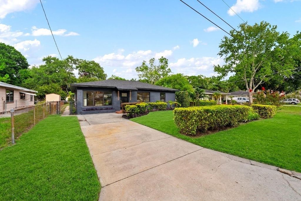Image 35 of property listing at 605 N WOODLYNNE AVENUE, Tampa, FL 33609