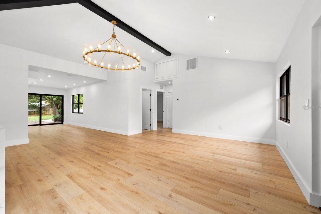 Image 5 of property listing at 605 N WOODLYNNE AVENUE, Tampa, FL 33609