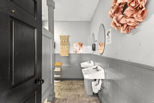 1613-1621 Acushnet Ave, New Bedford, MA 02746