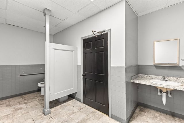 1613-1621 Acushnet Ave, New Bedford, MA 02746