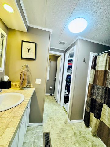 693 Scotts Chapel Road, Jamestown, KY 42629