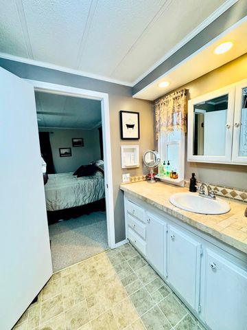 693 Scotts Chapel Road, Jamestown, KY 42629