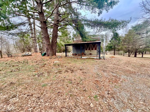 693 Scotts Chapel Road, Jamestown, KY 42629