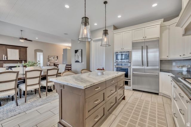 1714 E RACHELWOOD LN, Holladay, UT 84124