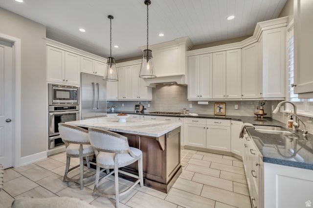 1714 E RACHELWOOD LN, Holladay, UT 84124