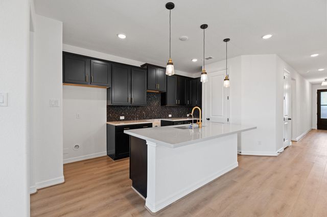 9919 Red Knot Street, Mont Belvieu, TX 77523