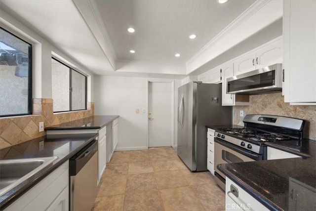 903 Queens Ct., Santa Maria, CA 93454
