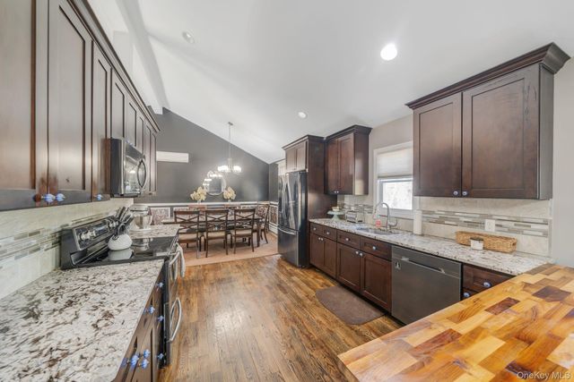 17 Rolling Hills Drive, Ridge, NY 11961