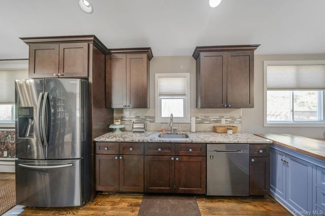 17 Rolling Hills Drive, Ridge, NY 11961