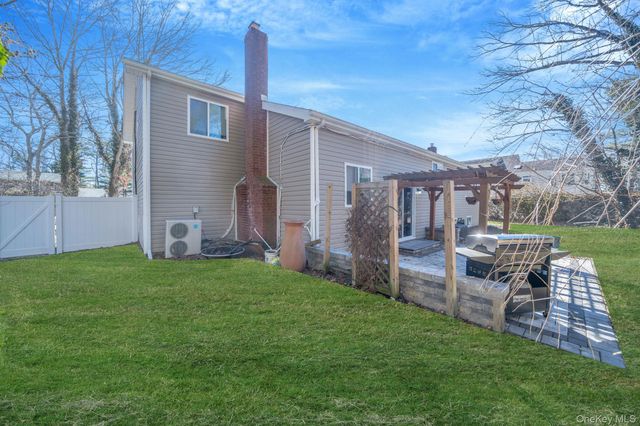 17 Rolling Hills Drive, Ridge, NY 11961