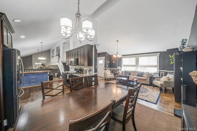 17 Rolling Hills Drive, Ridge, NY 11961