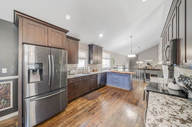 17 Rolling Hills Drive, Ridge, NY 11961