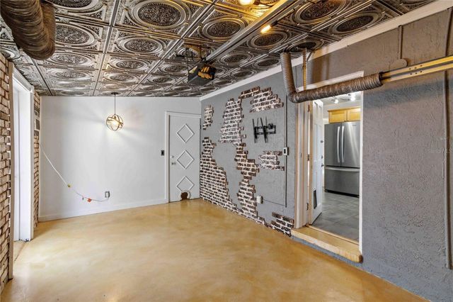 2713 W BRADDOCK STREET, Tampa, FL 33607