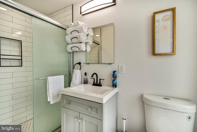 2217 W THOMPSON ST, Philadelphia, PA 19121