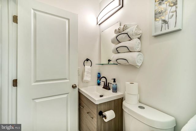 2217 W THOMPSON ST, Philadelphia, PA 19121