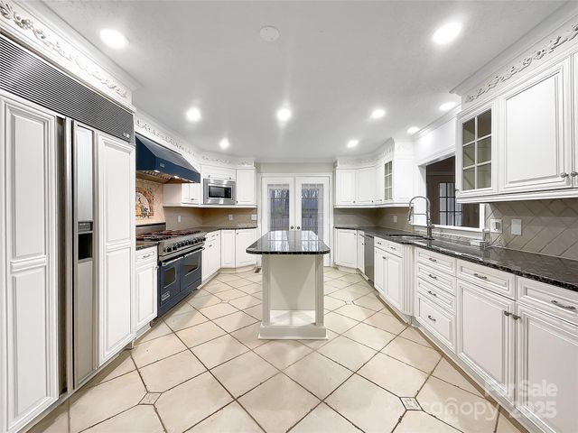 323 Glen Eagles Road E, Statesville, NC 28625